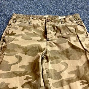 Camo girlfriend, Chino